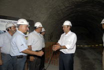 Aécio abre túnel de acesso à Cidade Administrativa