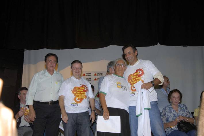 Governador Aécio Neves anuncia investimentos no Vale do Mucuri