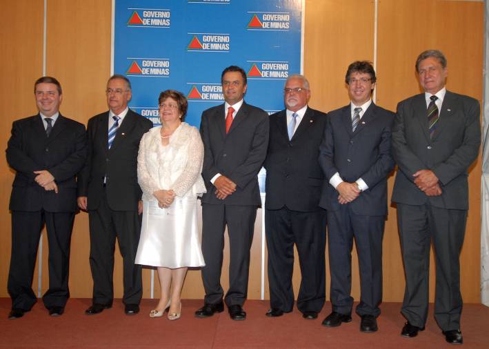Governador Aécio Neves empossa novos secretários